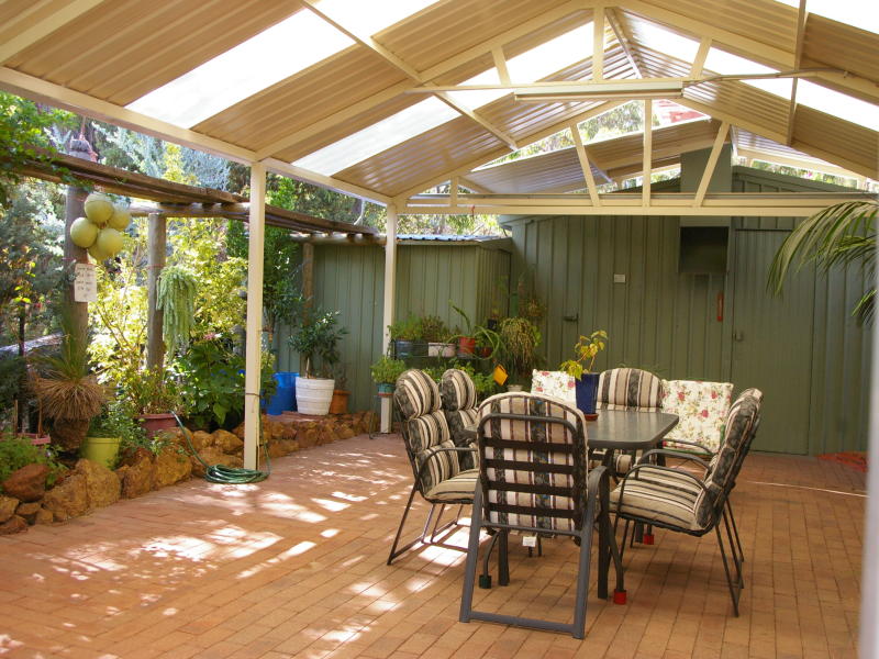 IMMACULATELY PRESENTED SECLUDED HIDEAWAY Picture 2