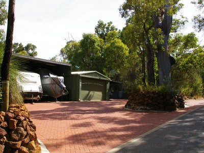 IMMACULATELY PRESENTED SECLUDED HIDEAWAY Picture