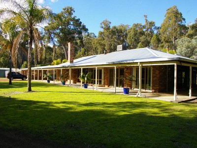 SPACIOUS 5 BEDROOM HOME ON SECLUDED 9 ACRE PROPERTY Picture