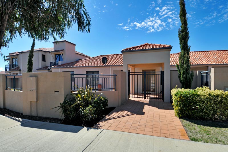 LIVE THE HOLIDAY LIFESTYLE EVERY DAY OF THE YEAR! Picture 1