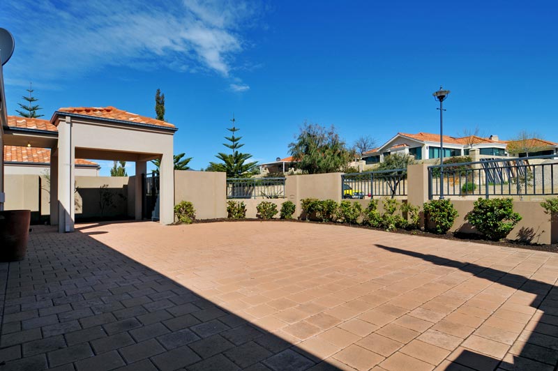 LIVE THE HOLIDAY LIFESTYLE EVERY DAY OF THE YEAR! Picture 3