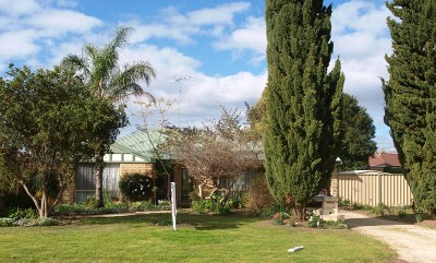 PERFECT FOR THE FIRST HOME OWNER OR INVESTOR! Picture