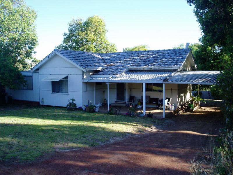 SPACIOUS FAMILY HOME Picture 3