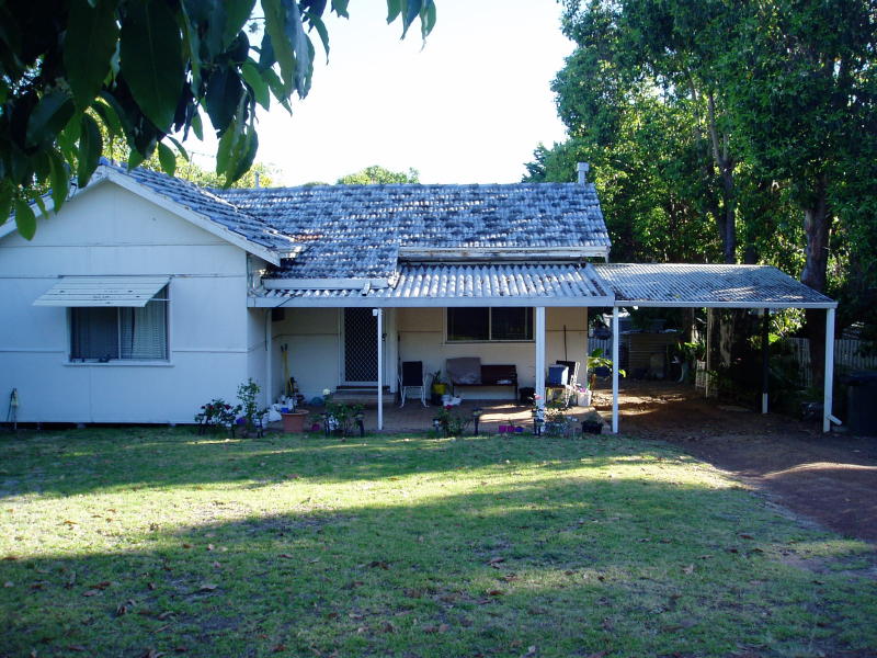 SPACIOUS FAMILY HOME Picture 2