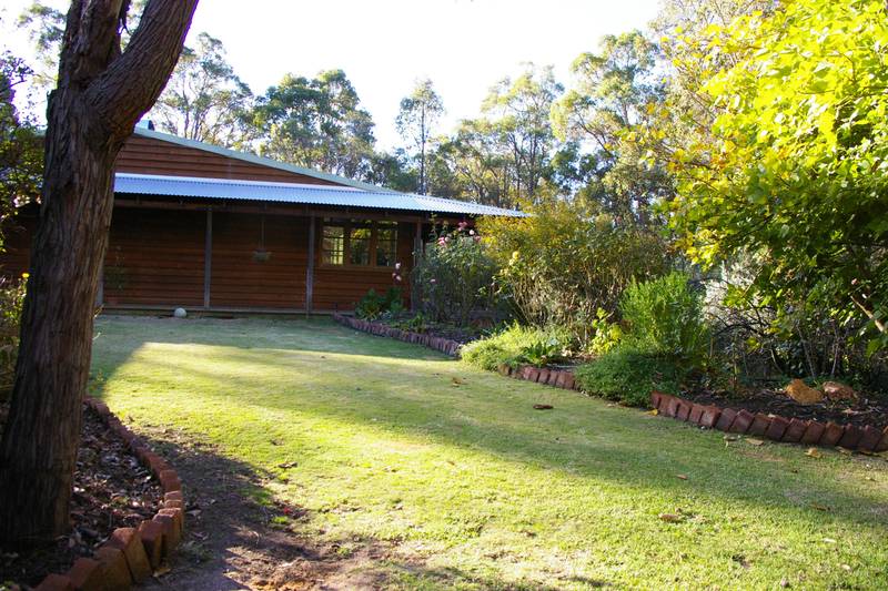 SPACIOUS HOME ON PEACEFUL 8.8 ACRE PROPERTY Picture 2