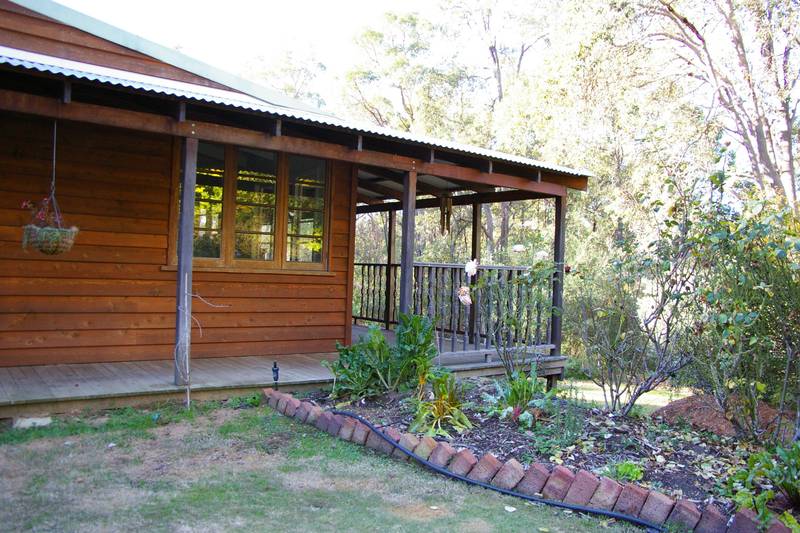 SPACIOUS HOME ON PEACEFUL 8.8 ACRE PROPERTY Picture 3