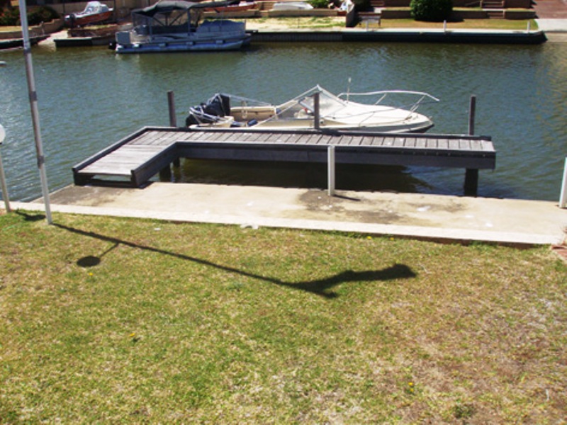 WOULD YOUR BOAT LOOK GREAT PARKED HERE ? Picture 1