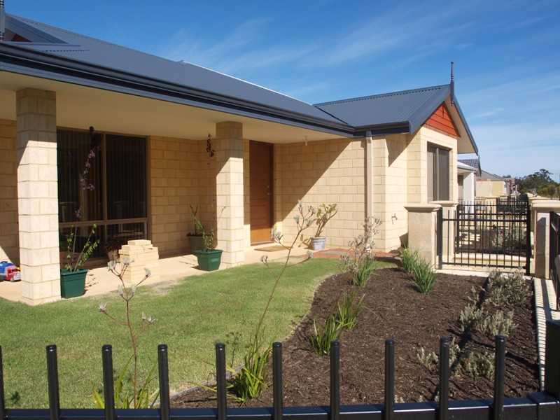 WHY WAIT TO BUILD - BRAND NEW - READY TO MOVE IN! Picture 2