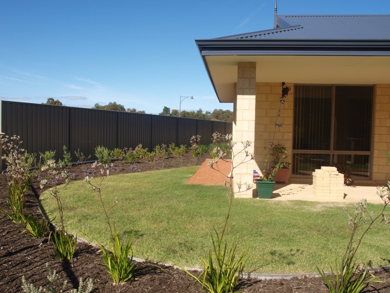 WHY WAIT TO BUILD - BRAND NEW - READY TO MOVE IN! Picture 3