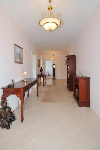 LIFESTYLE MASTERPIECE IN SUPERB WATERFRONT LOCATION Picture 3