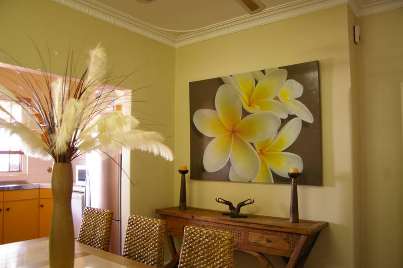 CHARACTER HOME WITH CONTEMPORARY STYLE Picture 2