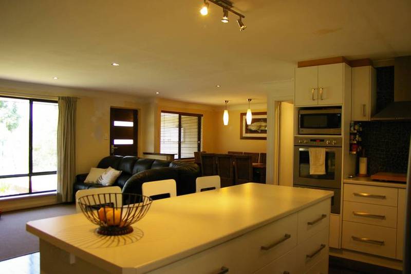 IMMACULATELY PRESENTED FULLY RENOVATED HOME Picture 2