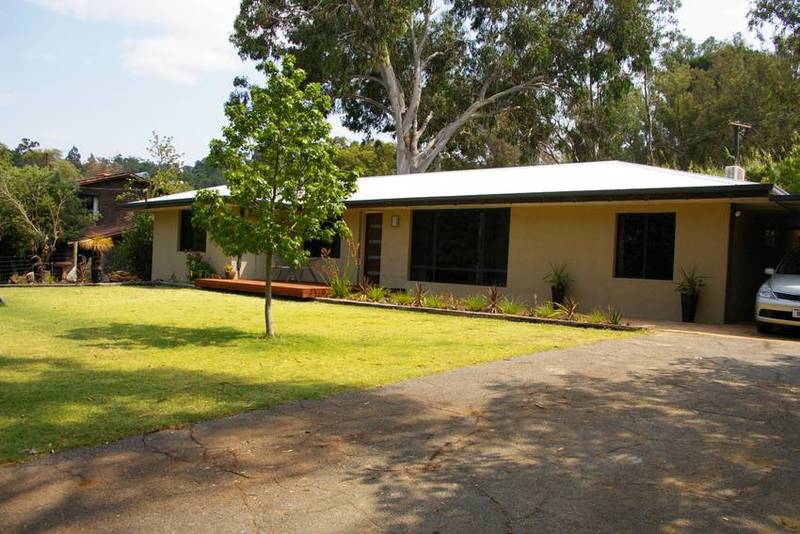 IMMACULATELY PRESENTED FULLY RENOVATED HOME Picture 1