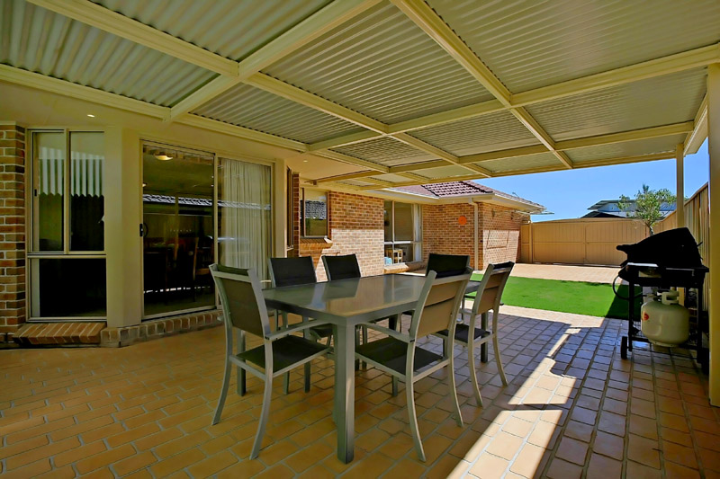 Classy and Single with side access Picture 3