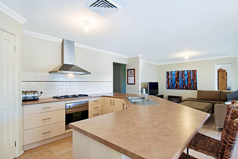 Quality Eden Brae Single Level Picture 2