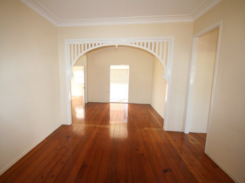 Inner-city Convenience, Queenslander Lifestyle!! Picture 3