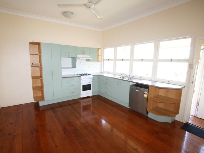 Inner-city Convenience, Queenslander Lifestyle!! Picture 2