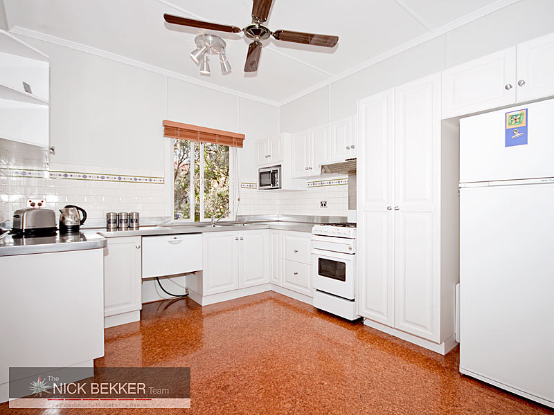 Great location - Delightful starter home Picture 2