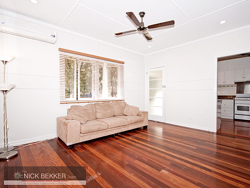 Great location - Delightful starter home Picture 3