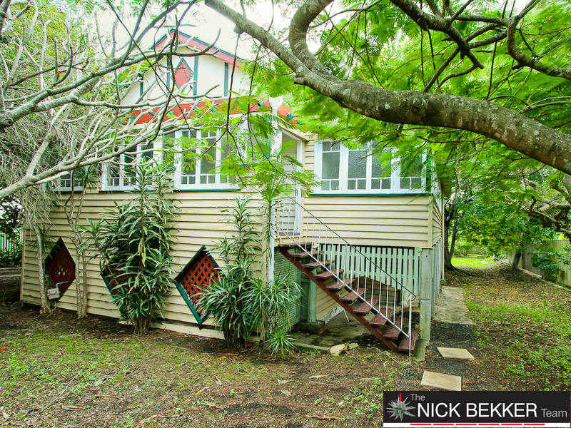 WHAT A BUY! - BE VERY QUICK AT THIS PRICE- 809m2! Picture 1