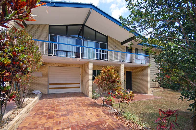 Splendid, Elevated Position - Great Family Home in Tarragindi Picture 1
