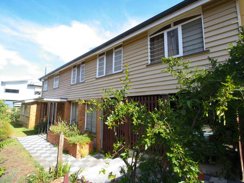 CONVERTED ANNERLEY HOME - 3 SEPARATE APARTMENTS Picture 2