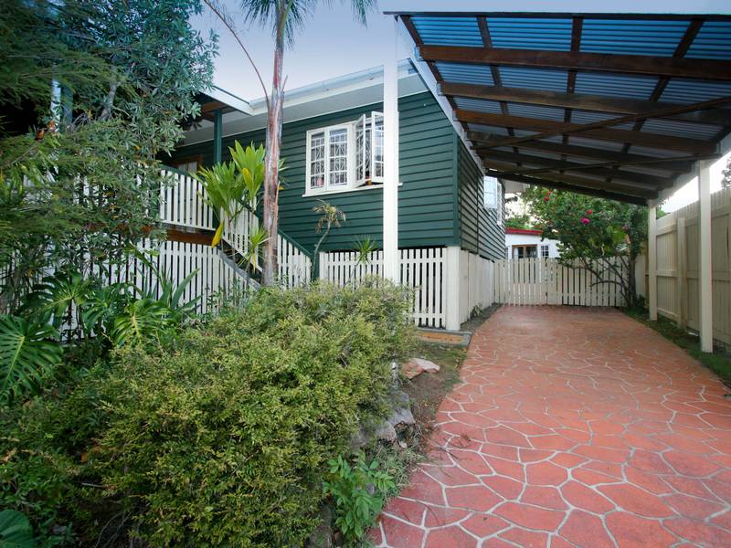 Post War Home In Wellers Hill Picture 2