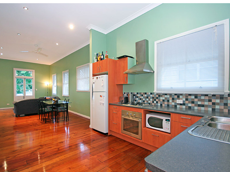 Spacious Inner-city Worker's Cottage Picture 3