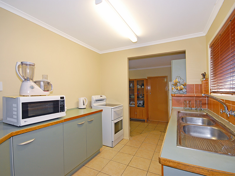 STARTING OUT? EXPANDING YOUR PORTFOLIO? DON'T MISS THIS VALUE BUY. Picture 3