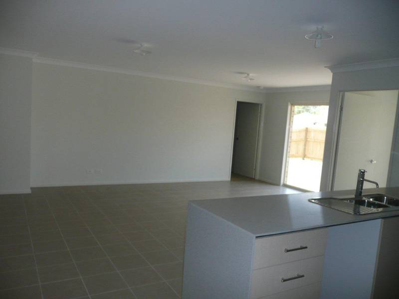 4km to Ipswich, Approx 30km to Brisbane CBD Picture 3