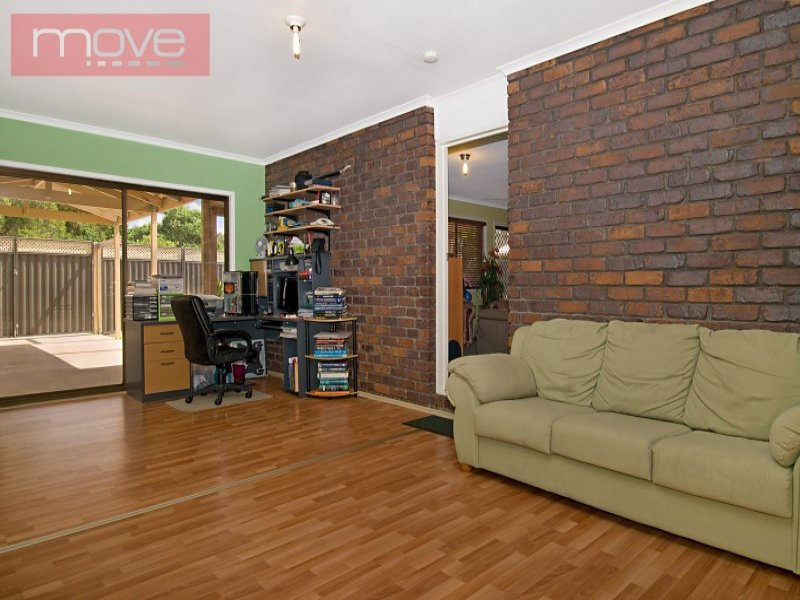 Brick Solid & 4 Bedrooms Picture 2