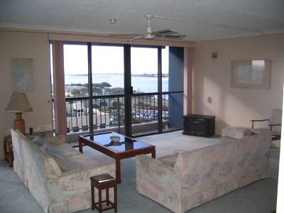 MAKE MONEY HERE! ONLY NEEDS THE DECORATOR'S TOUCH. Picture