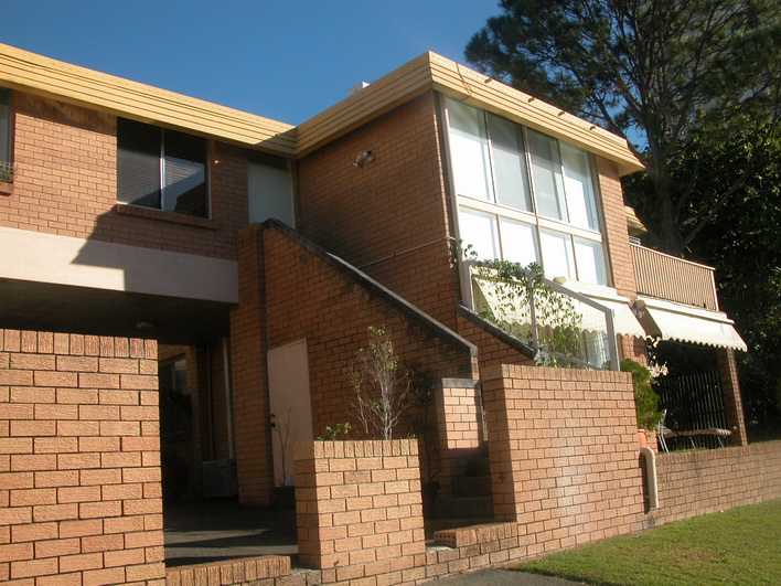 SURFERS PARADISE WATERFRONT Picture 3