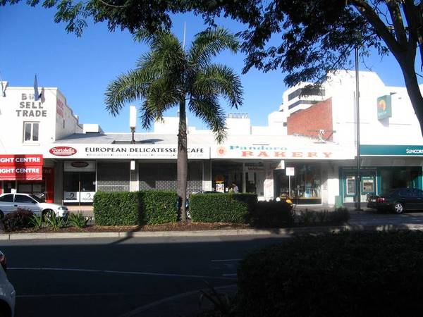 HIGH PROFILE - RARE PROMINENCE - BEST LOCATED RETAIL POSITION IN SOUTHPORT Picture 1