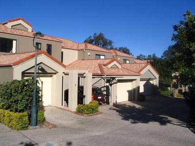 SUPERB 3 BEDROOM TOWNHOUSE HIGH ON THE HILL, WITH SKYLINE VIEWS Picture SUPERB 3 BEDROOM TOWNHOUSE HIGH ON THE HILL, WITH SKYLINE VIEWS Picture