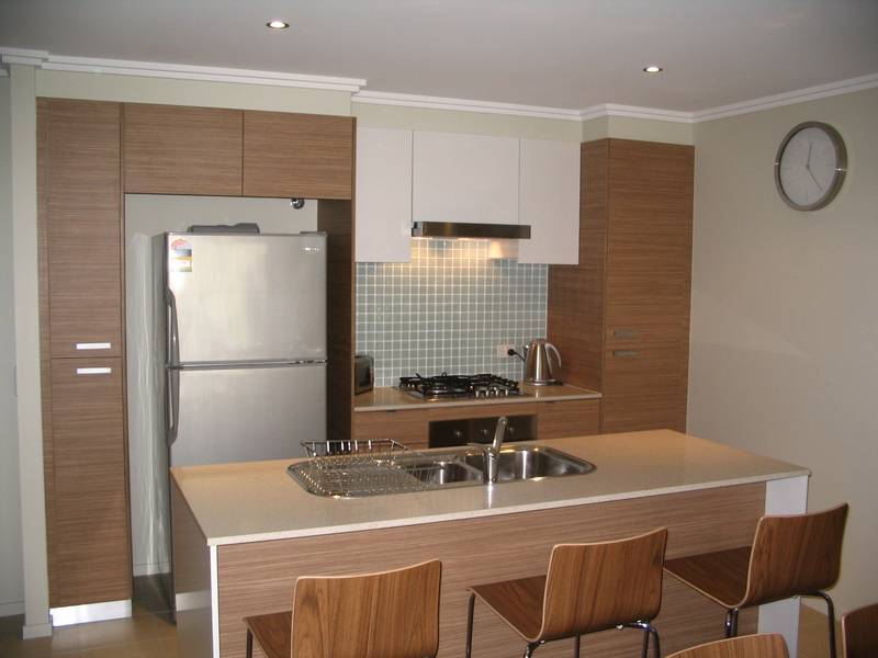 STUNNING NEW APARTMENT WITH DOUBLE SECURITY PARKING AND IN A RARE PET FRIENDLY BUILDING Picture 3