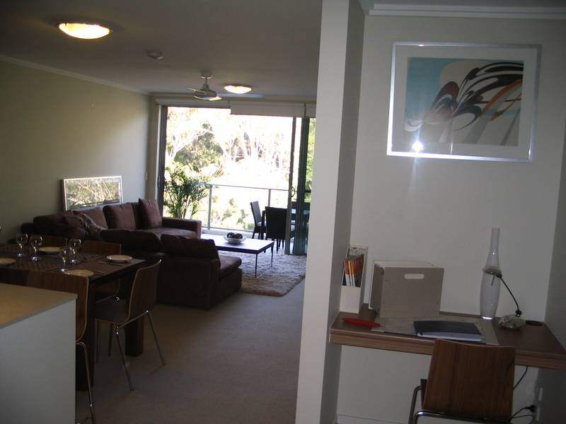 STUNNING NEW APARTMENT WITH DOUBLE SECURITY PARKING AND IN A RARE PET FRIENDLY BUILDING Picture 2