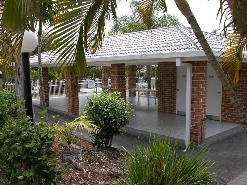 BEAUTIFULLY PRESENTED & PRICED TO SELL! Picture 2