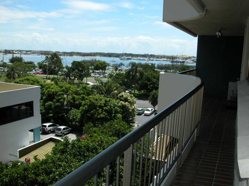 RARE 3 BEDROOM UNIT IN POPULAR 