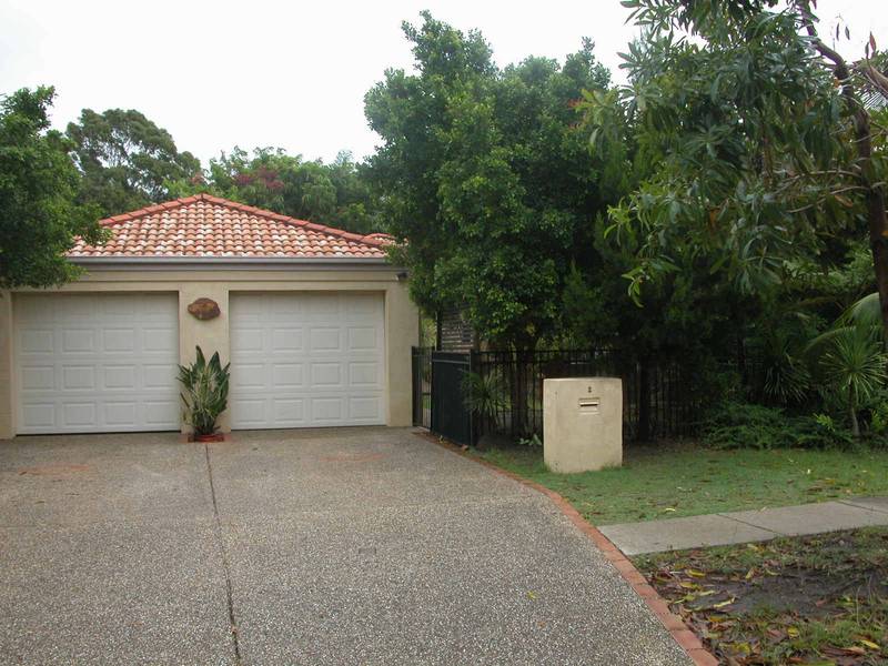 BEAUTIFUL 3 BEDROOM LOCATED IN ONE OF SOUTHPORT'S BEST TREE-LINED STREETS Picture 1