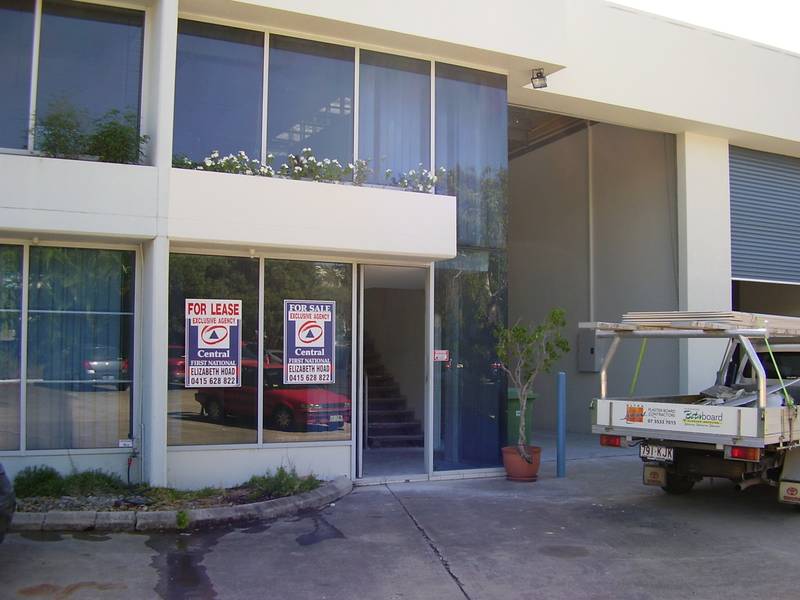 THE BEST VALUE SHOWROOM WAREHOUSE IN PRIME LOCATION OFF SOUTHPORT-NERANG ROAD Picture 3