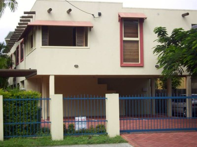 FIRST HOME BUYERS - HERE'S YOUR CHANCE TO OWN THIS BOUTIQUE COURTYARD BEAUTY Picture