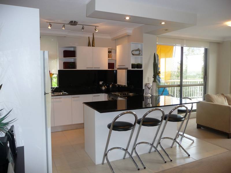 QUALITY BROADWATER VIEWS FROM FULLY RENOVATED APARTMENT THAT WILL DEFINITELY IMPRESS Picture 2