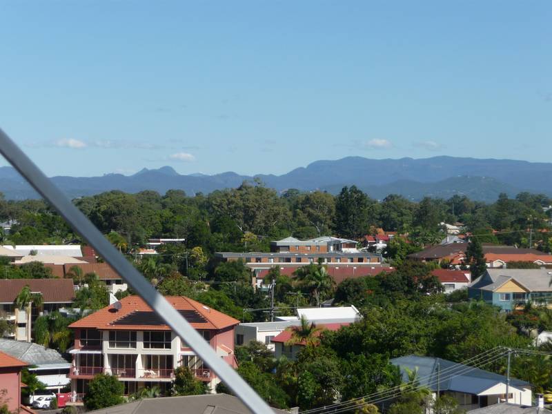 OCEAN & BROADWATER VIEWS FROM THIS 10TH FLOOR NORTH EAST SUPER SIZE WHOPPER! Picture 3
