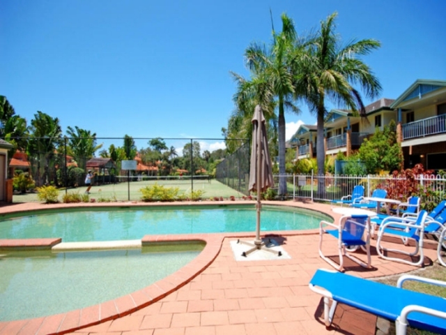 LUSH GREENERY SURROUND THIS BEAUTY THAT AFFORDS VIEWS OF THE SOUTHPORT GOLF COURSE.. Picture 2