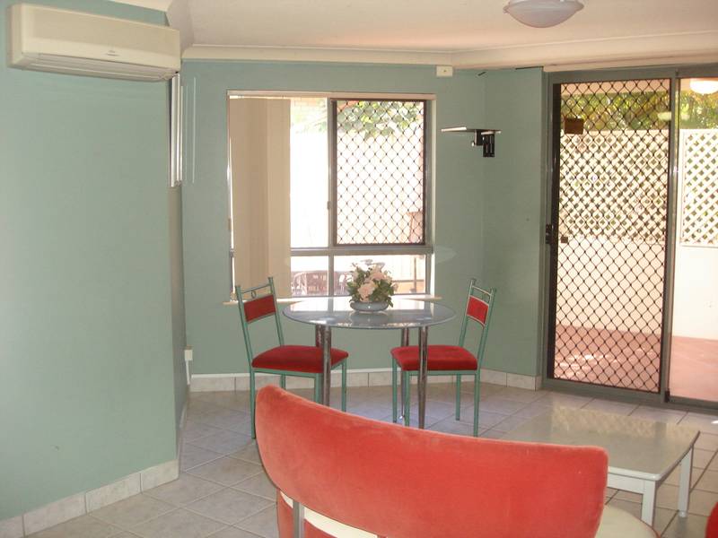 ENTERTAINERS DELIGHT IN HEART OF SURFERS PARADISE Picture 2