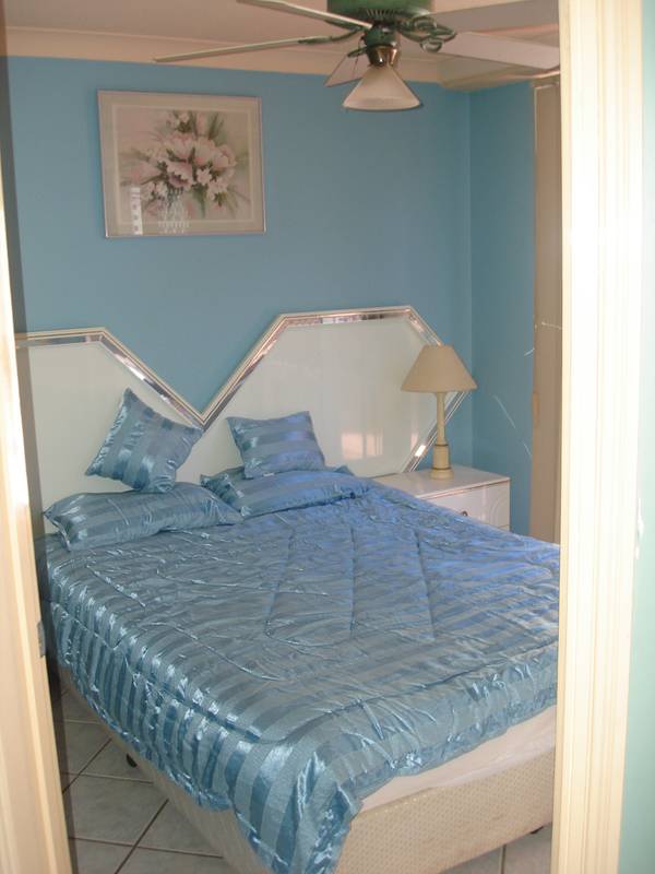 ENTERTAINERS DELIGHT IN HEART OF SURFERS PARADISE Picture 3