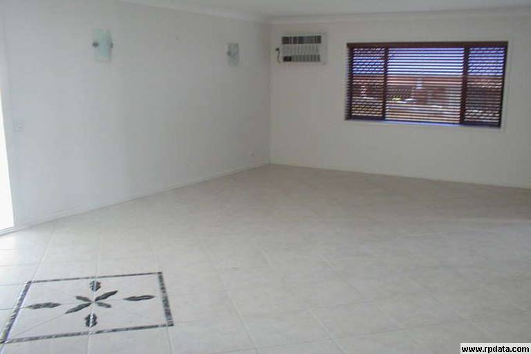 SPACIOUS 3 BEDROOM DUPLEX IN EXCLUSIVE TSS AREA - INSPECT SATURDAY 19TH SEPT 12.00 NOON TO12.30PM Picture 2