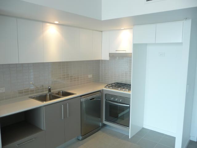 SOUTHPORT CENTRAL - BARGAIN UNIT IN TOWER ONE! Picture 2