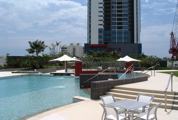 SOUTHPORT CENTRAL - BARGAIN UNIT IN TOWER ONE! Picture 1